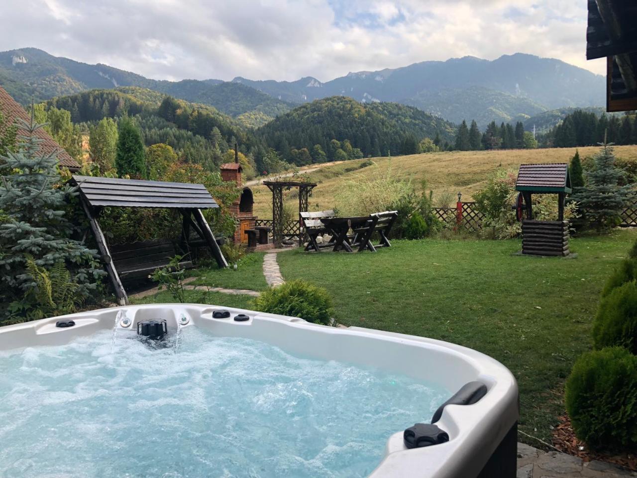 Hot Tub Chalet Retreat Villa Brassó Kültér fotó